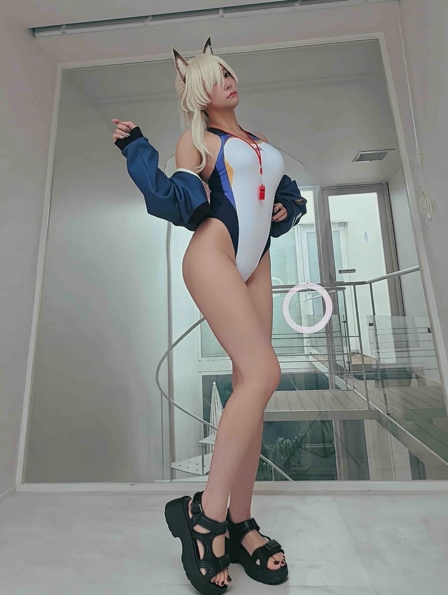 【リクエスト撮影感謝💙】 久々にブルアカ🩵ムチピタ競泳水着カンナのコスプレ【デカケツ🍑ポニテッ】