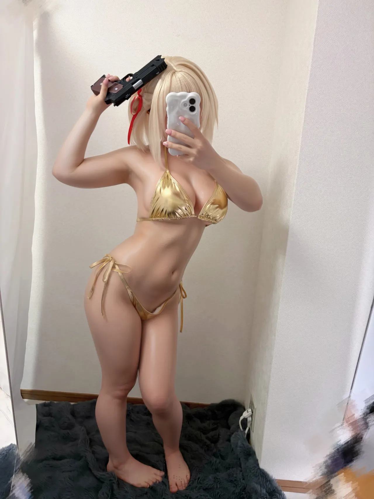 初音ひとり - Chisato gold bikini-erohere3.webp