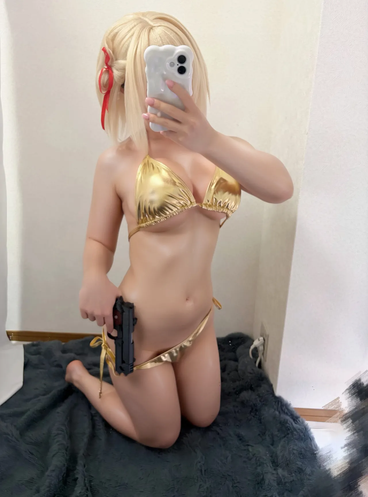 初音ひとり - Chisato gold bikini-erohere9.webp