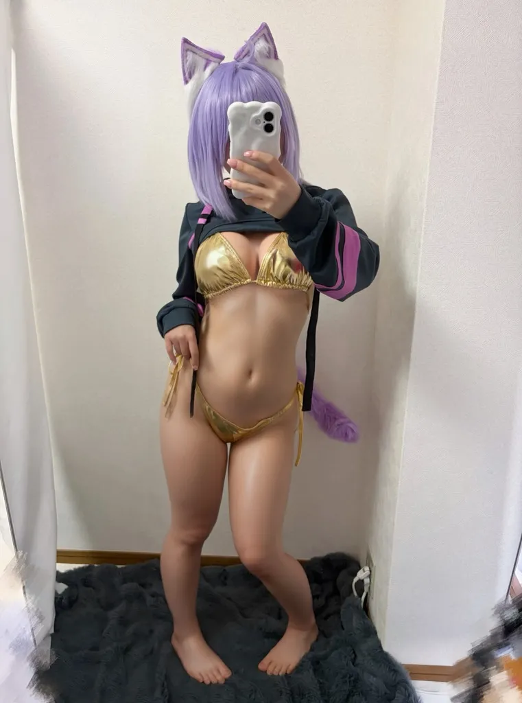 初音ひとり - Okayu gold bikini-erohere5.webp