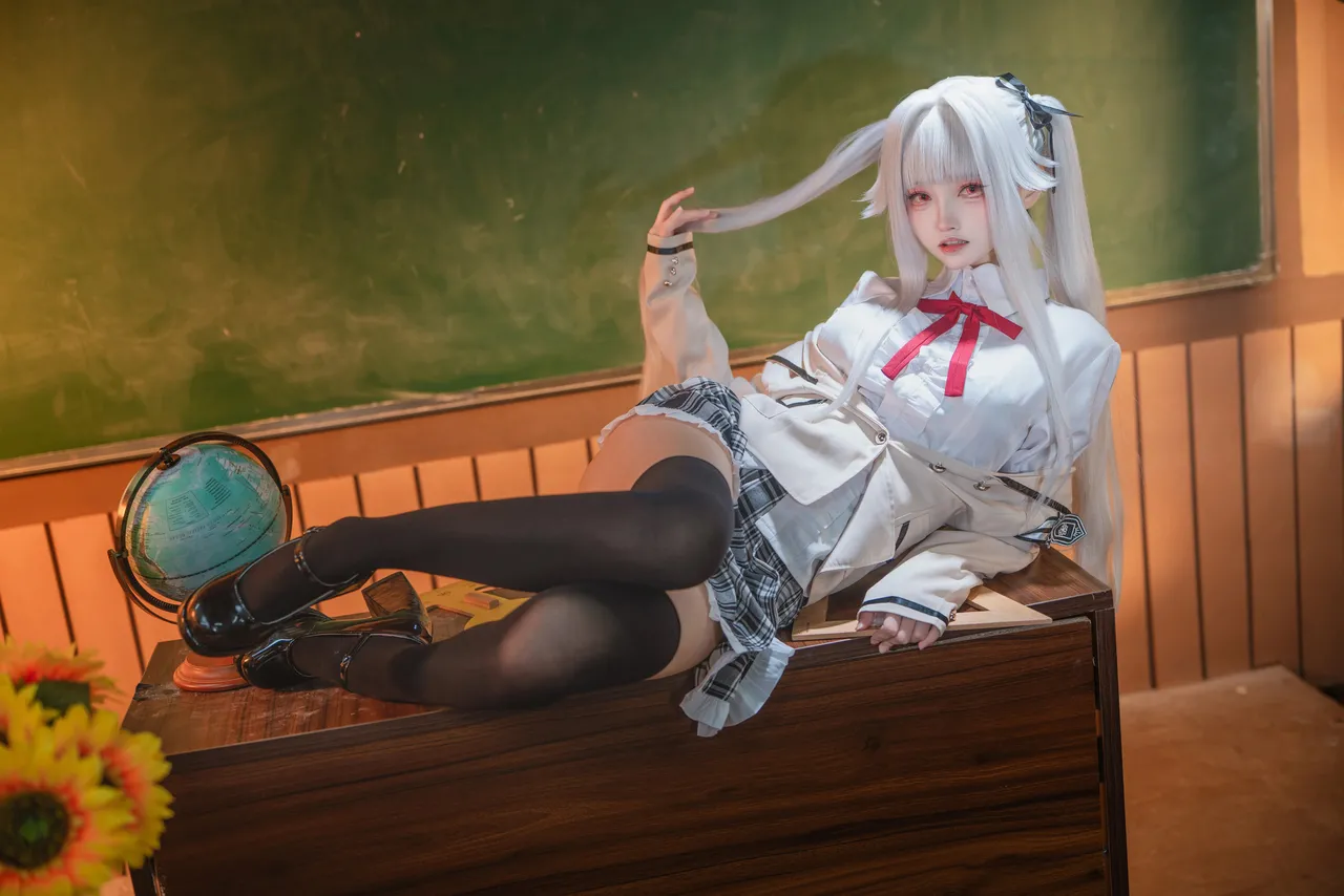 大大卷卷小卷 - 美少女万华镜 篝之雾枝 校服-erohere28.webp