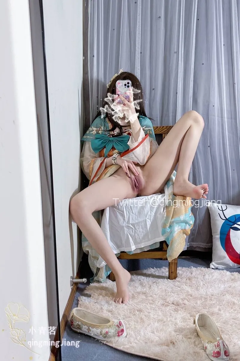 小青茗 (QingmingJiang) cosplay Princess Yaoyao - King of Glory-erohere11.webp