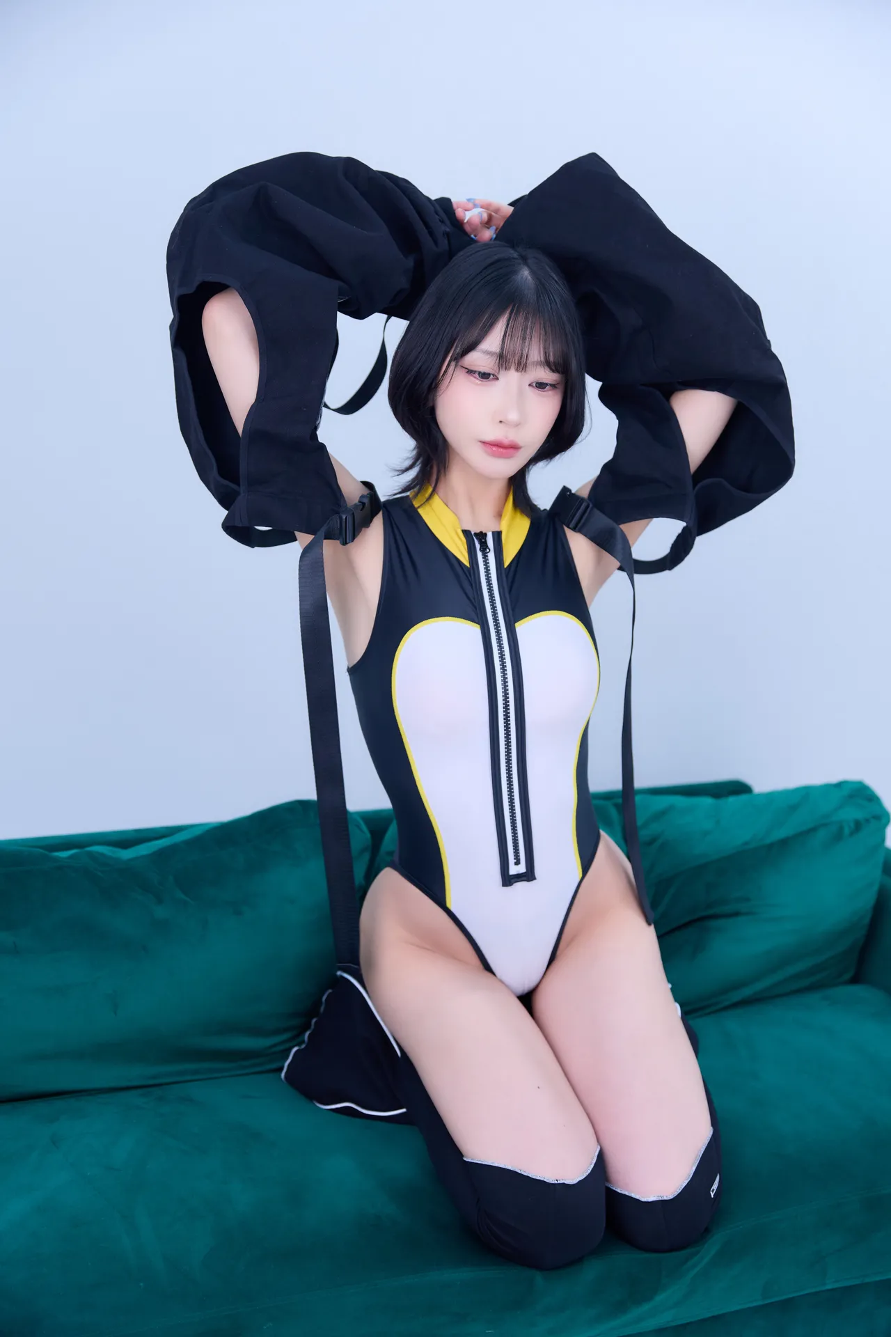 西井 綾音 - Emperor Penguin-erohere13.webp