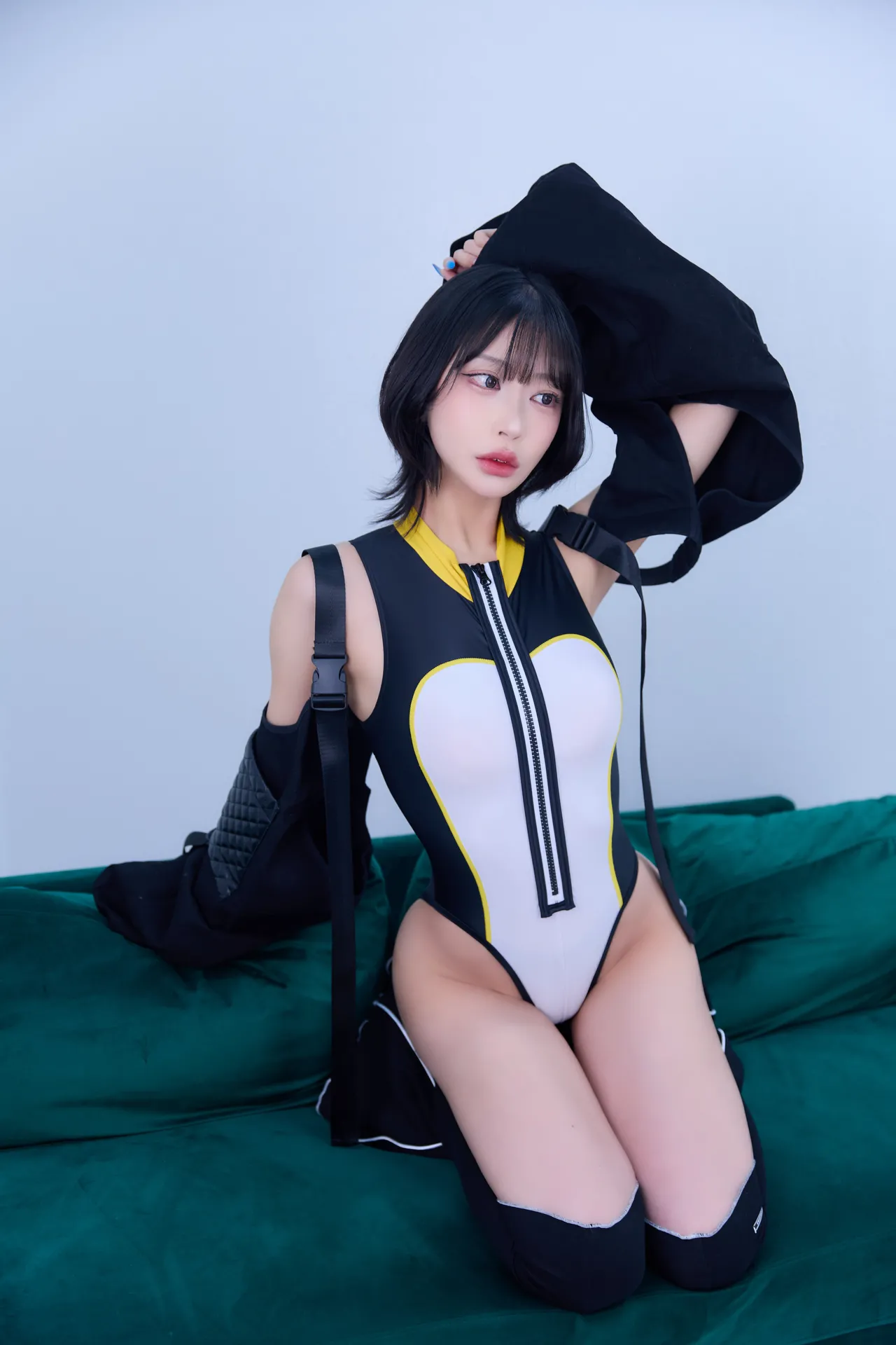 西井 綾音 - Emperor Penguin-erohere17.webp