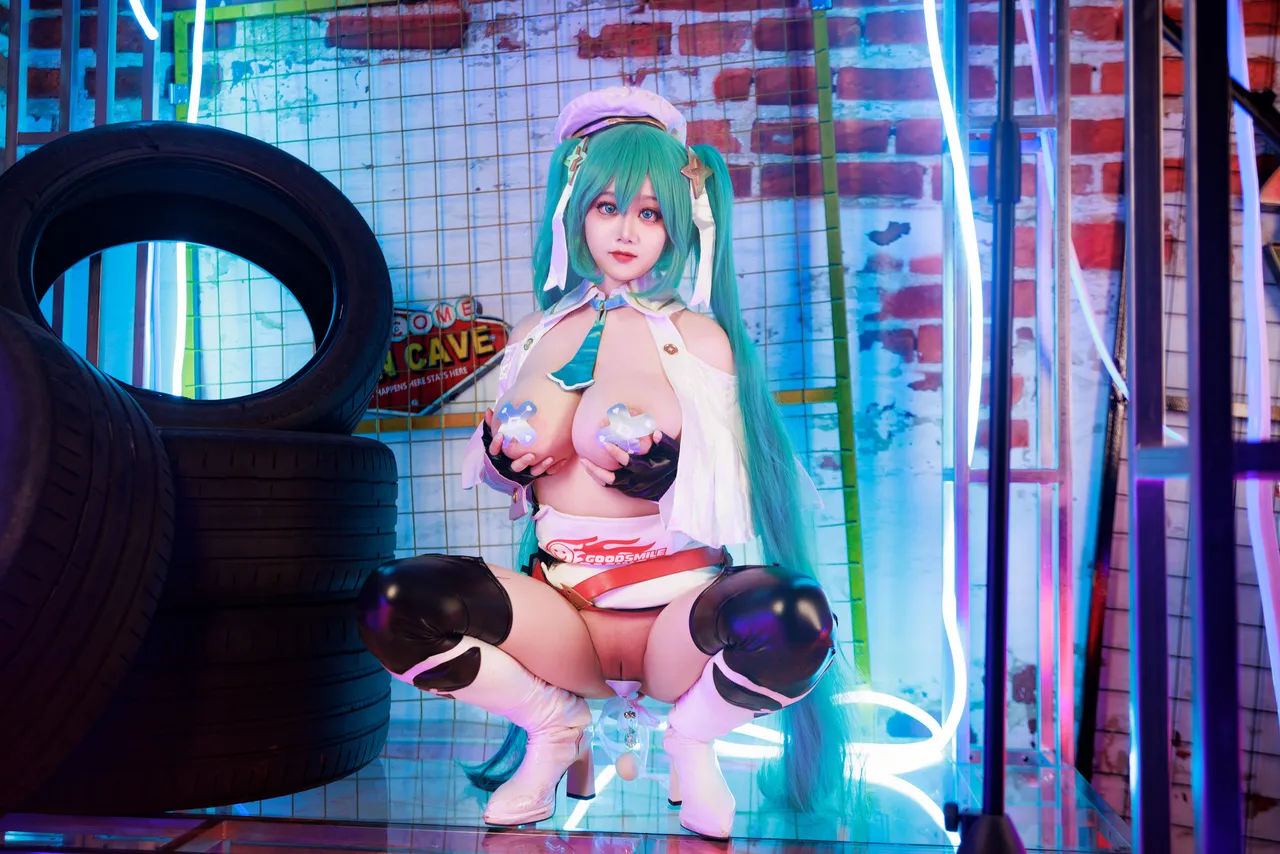 阿雪雪_yuki - VOCALOID 初音未来 赛车-erohere48.webp
