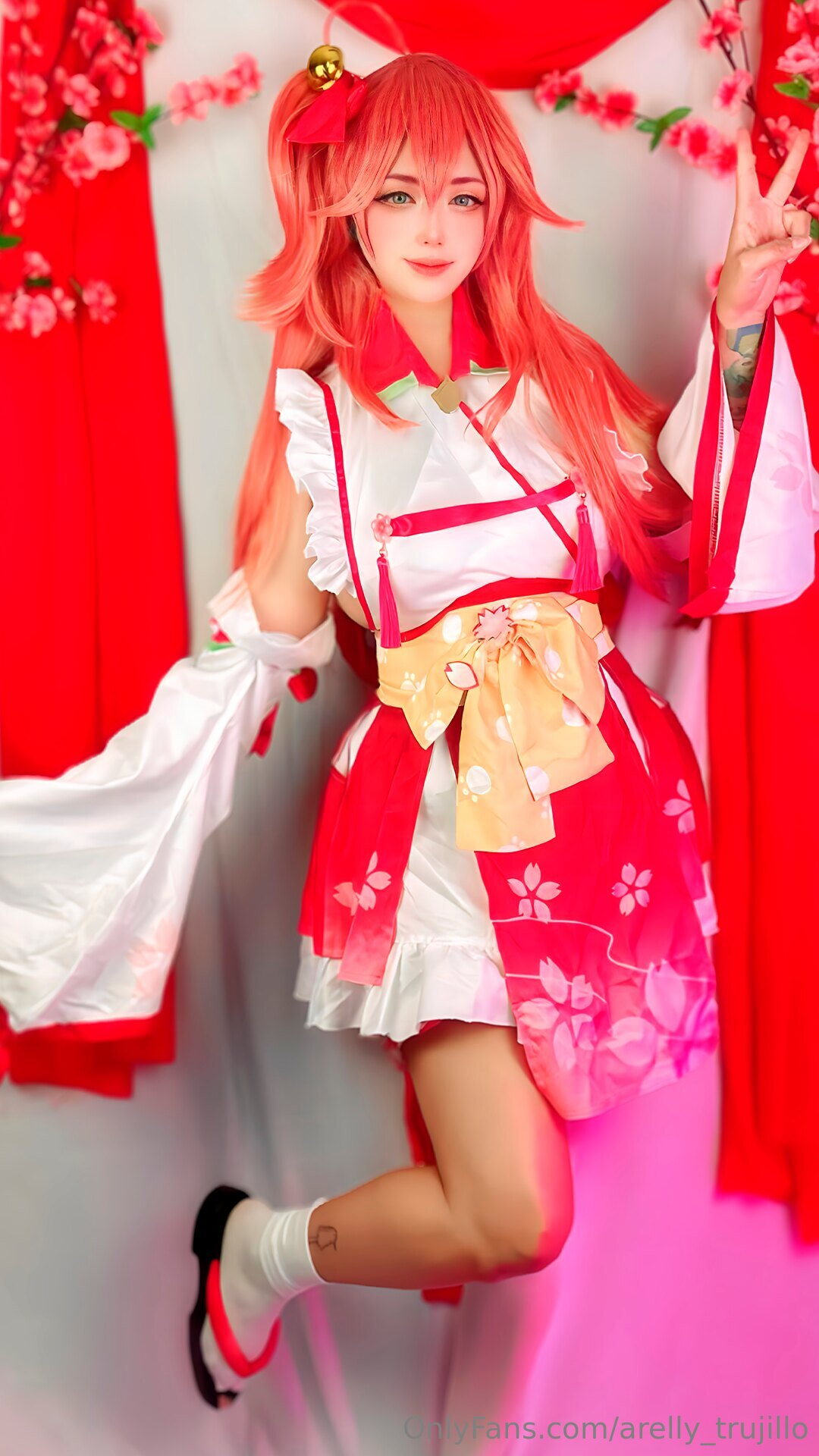 Arelly Trujillo - Sakura Miko-erohere2.jpg