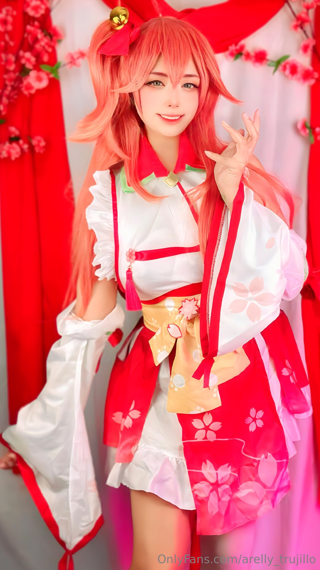 Arelly Trujillo - Sakura Miko-erohere3.jpg