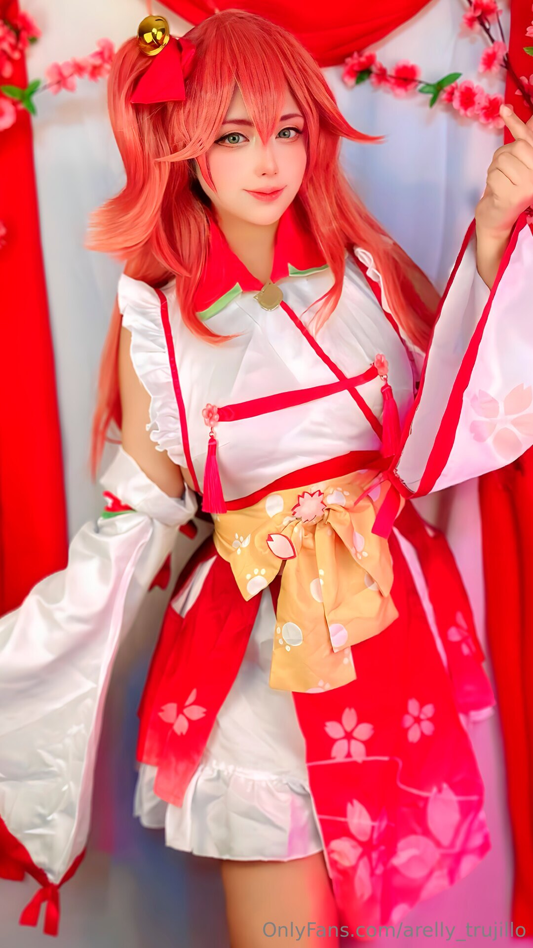 Arelly Trujillo - Sakura Miko-erohere6.jpg