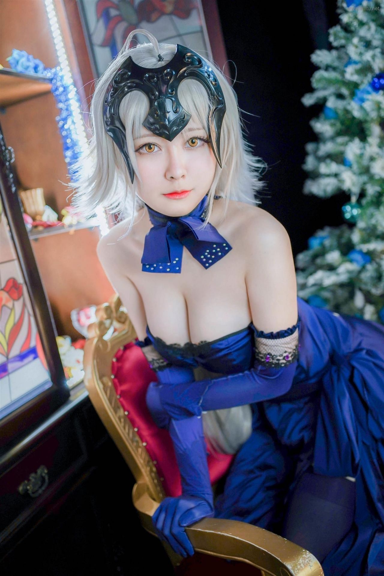 Arty Dec Cos-erohere75.jpg