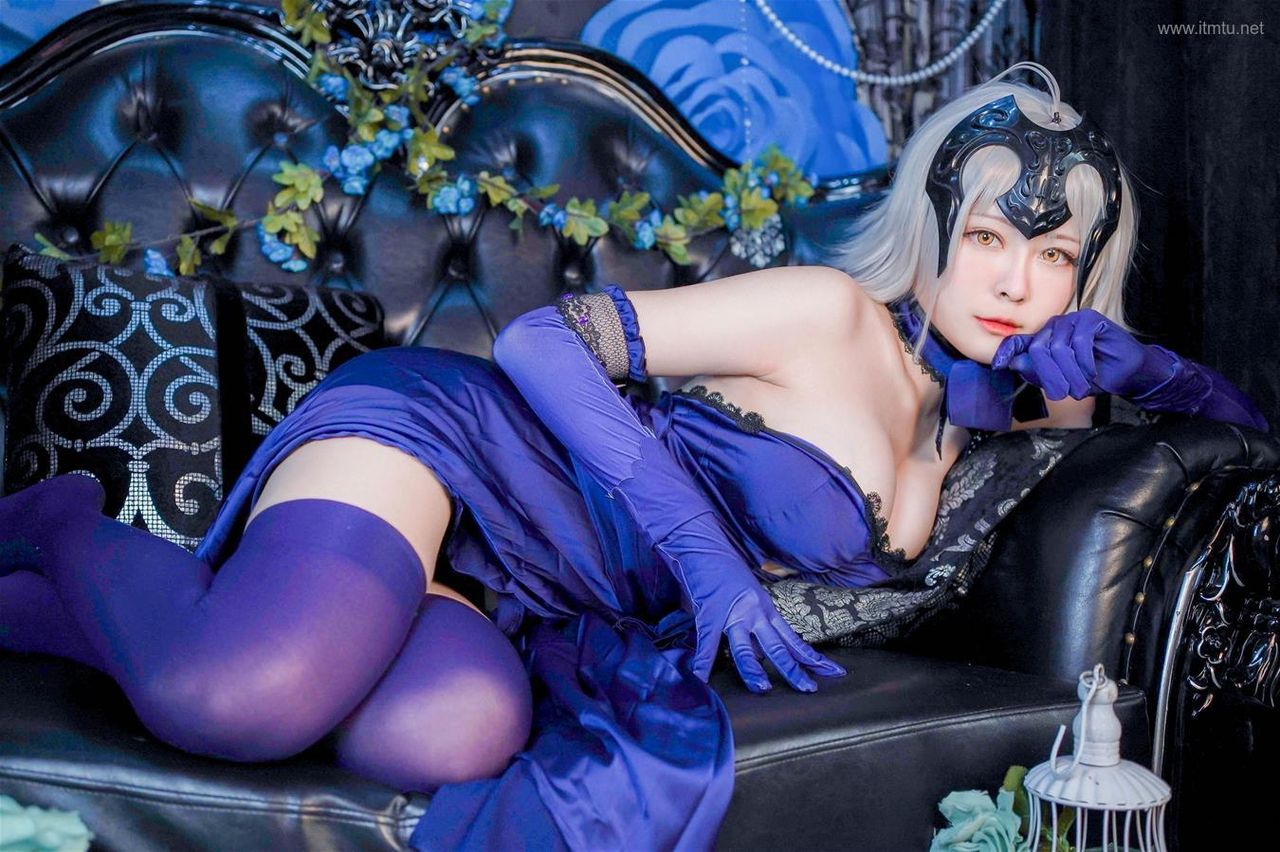 Arty Dec Cos-erohere84.jpg