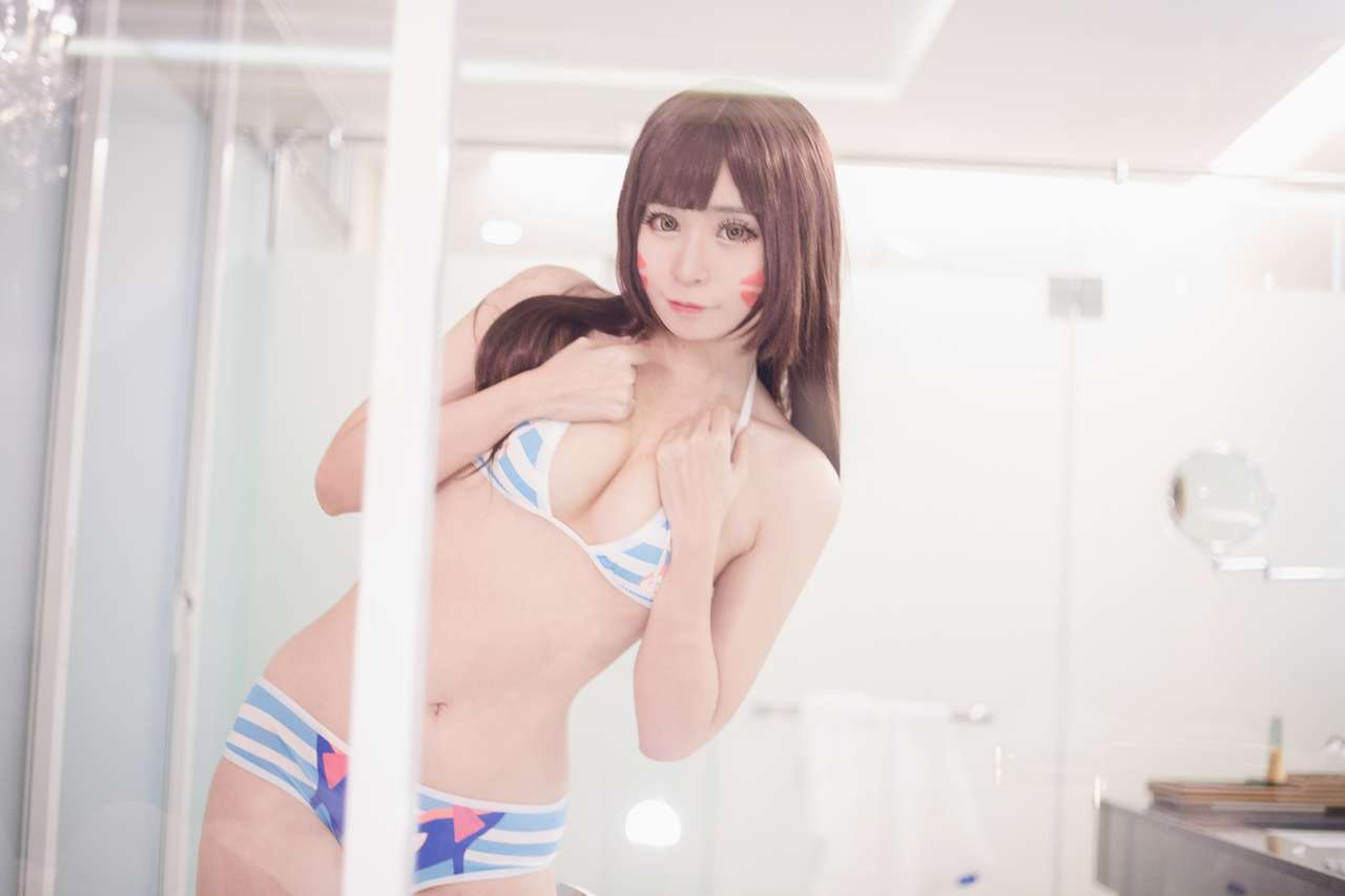 Chill out with D.Va Meenfox Cosplay-erohere10.jpg