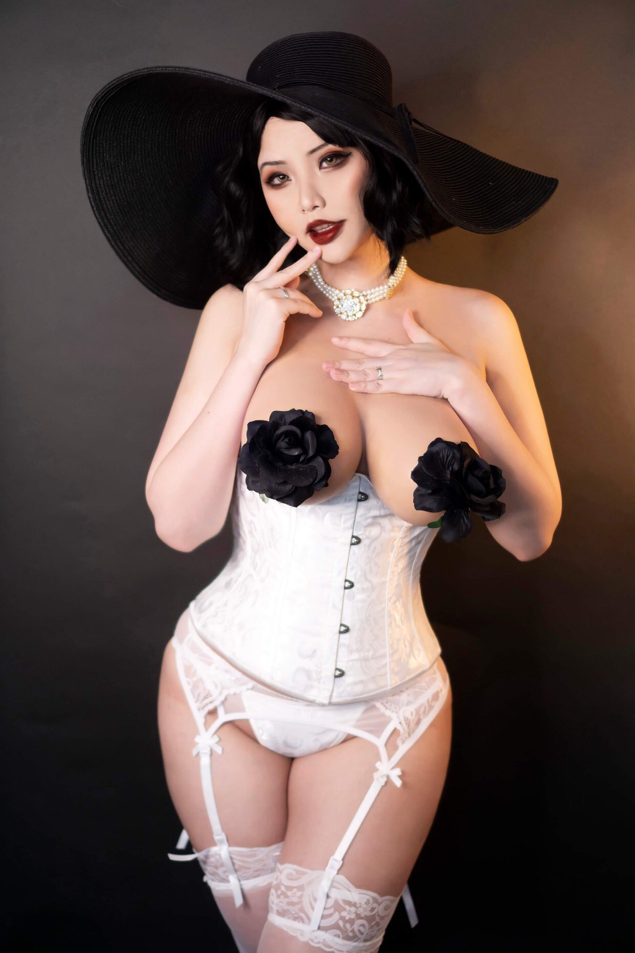 Hana Bunny - Lady Dimitrescu-erohere5.jpg