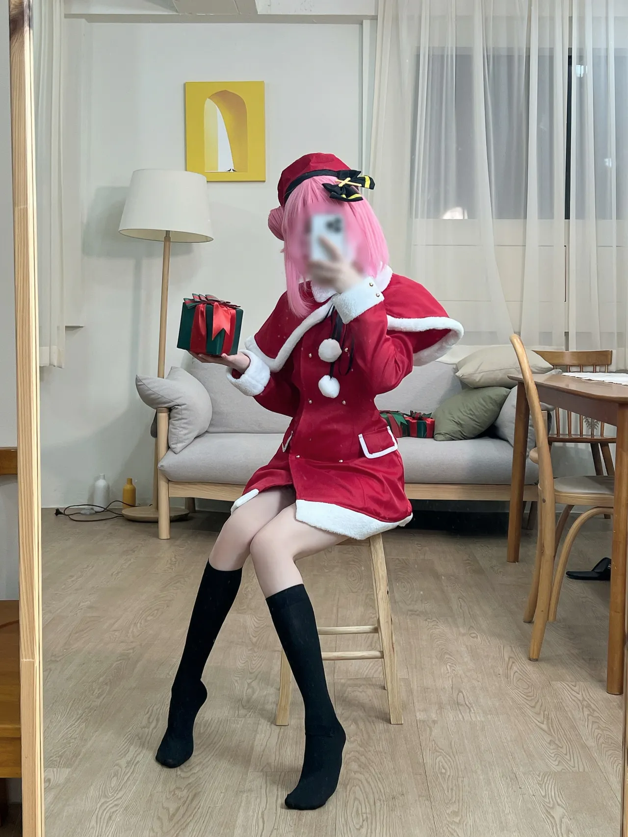 Kuru - Christmas Dorothy-erohere1.webp