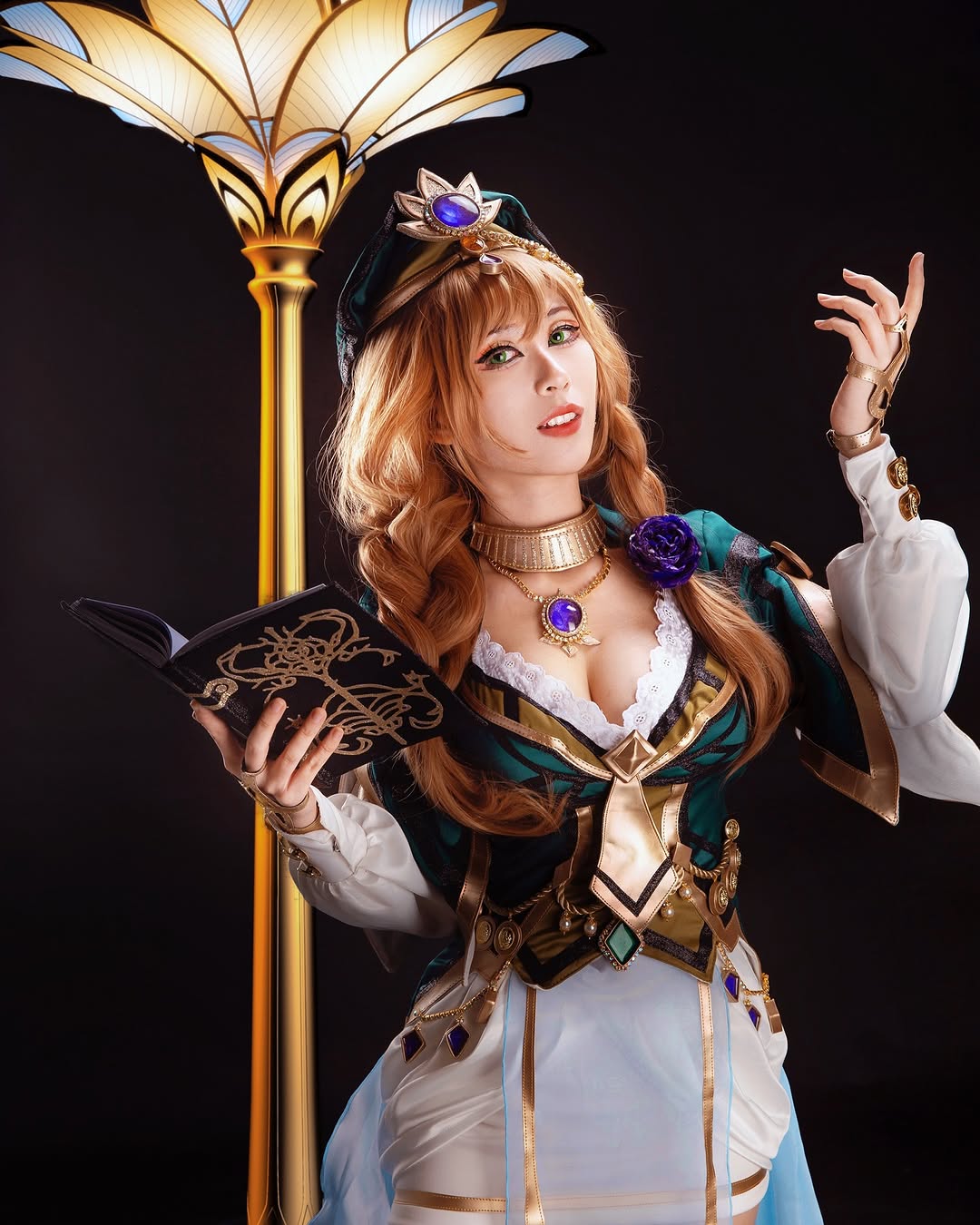Larissa Rochefort - Lisa-erohere3.jpg