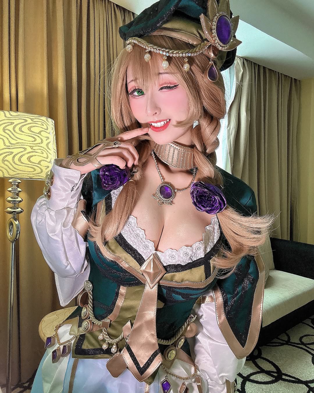 Larissa Rochefort - Lisa-erohere7.jpg