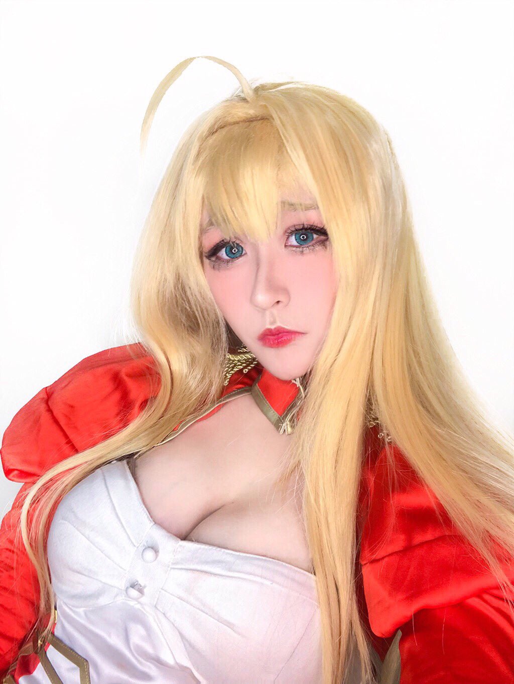 Twitter Larissa Rochefort (@larochefort11)-erohere101.jpg