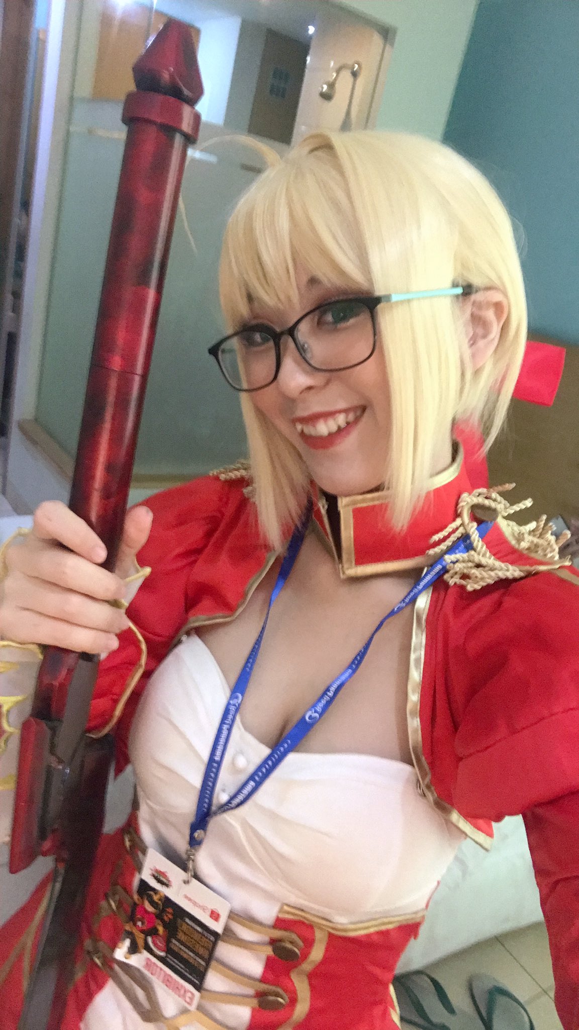 Twitter Larissa Rochefort (@larochefort11)-erohere109.jpg