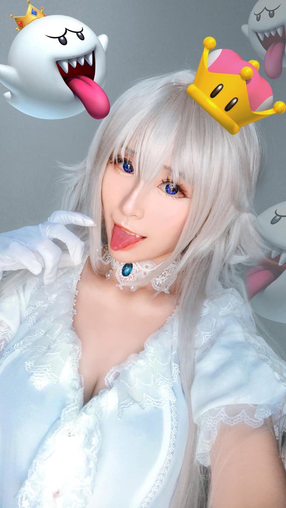Twitter Larissa Rochefort (@larochefort11)-erohere113.jpg