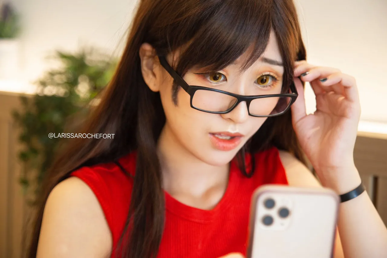 Twitter Larissa Rochefort (@larochefort11)-erohere12.webp