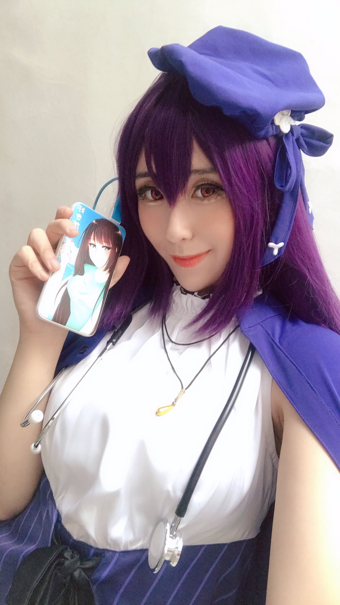 Twitter Larissa Rochefort (@larochefort11)-erohere120.jpg