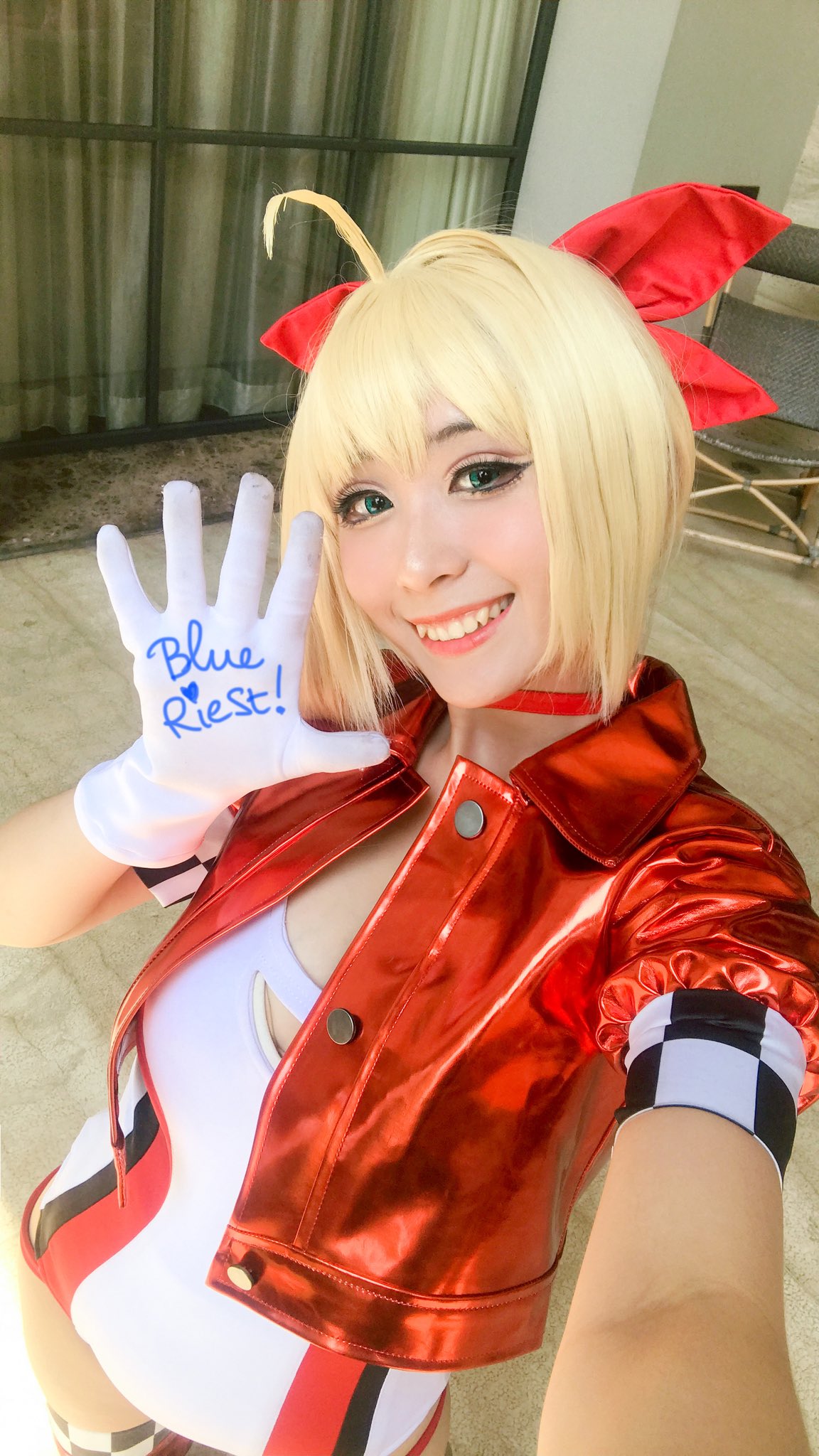 Twitter Larissa Rochefort (@larochefort11)-erohere141.jpg