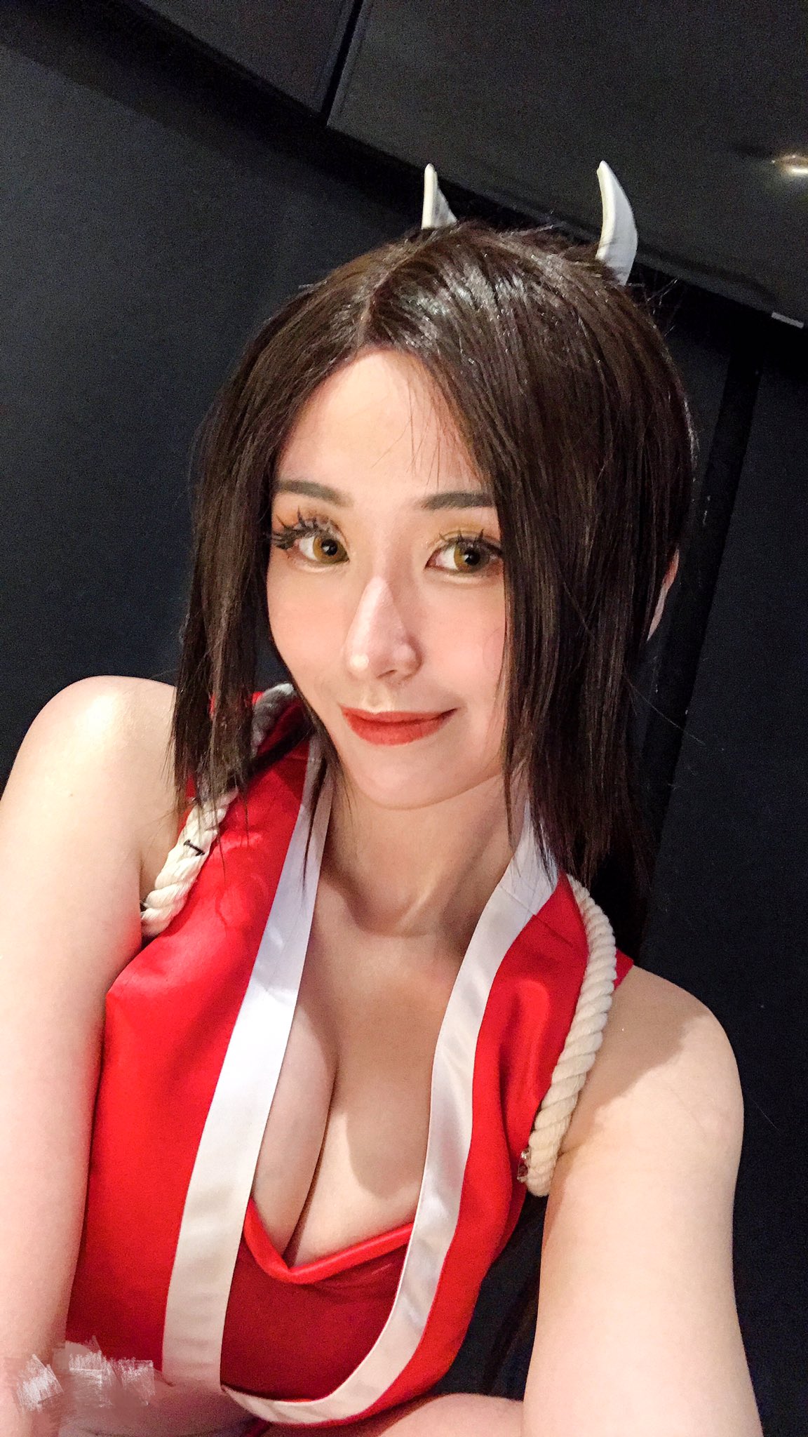 Twitter Larissa Rochefort (@larochefort11)-erohere32.jpg