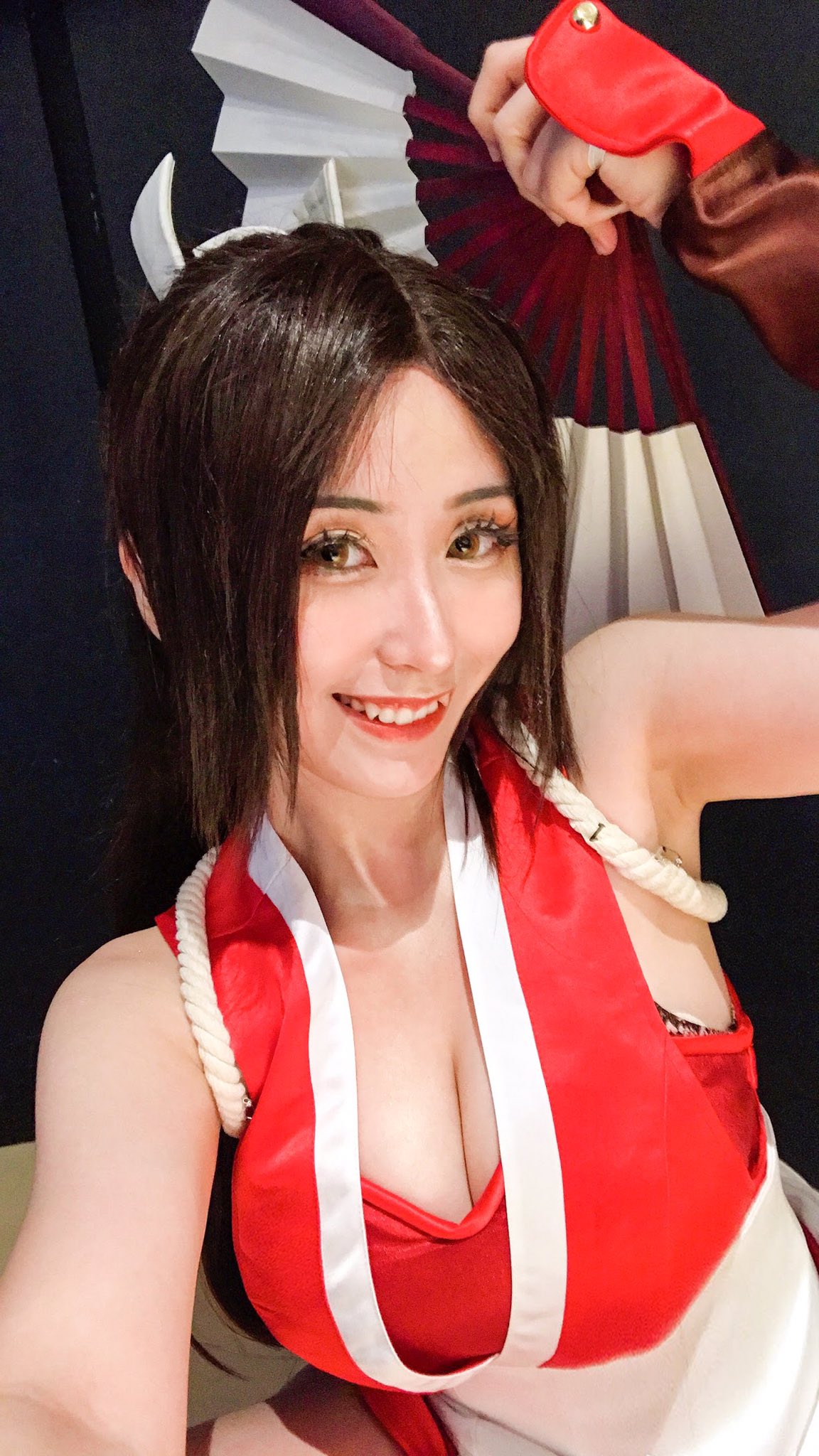 Twitter Larissa Rochefort (@larochefort11)-erohere33.jpg