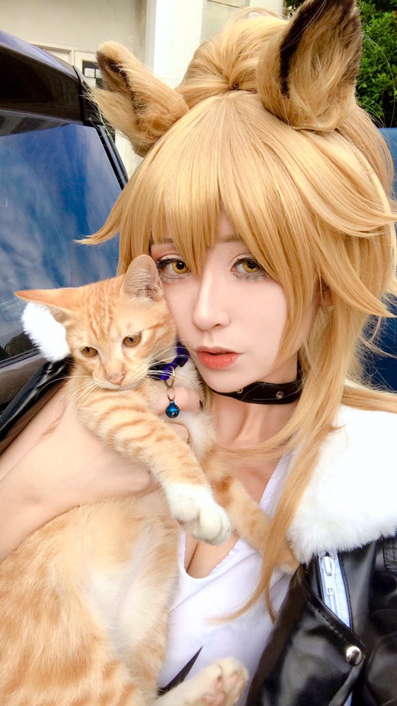Twitter Larissa Rochefort (@larochefort11)-erohere39.jpg