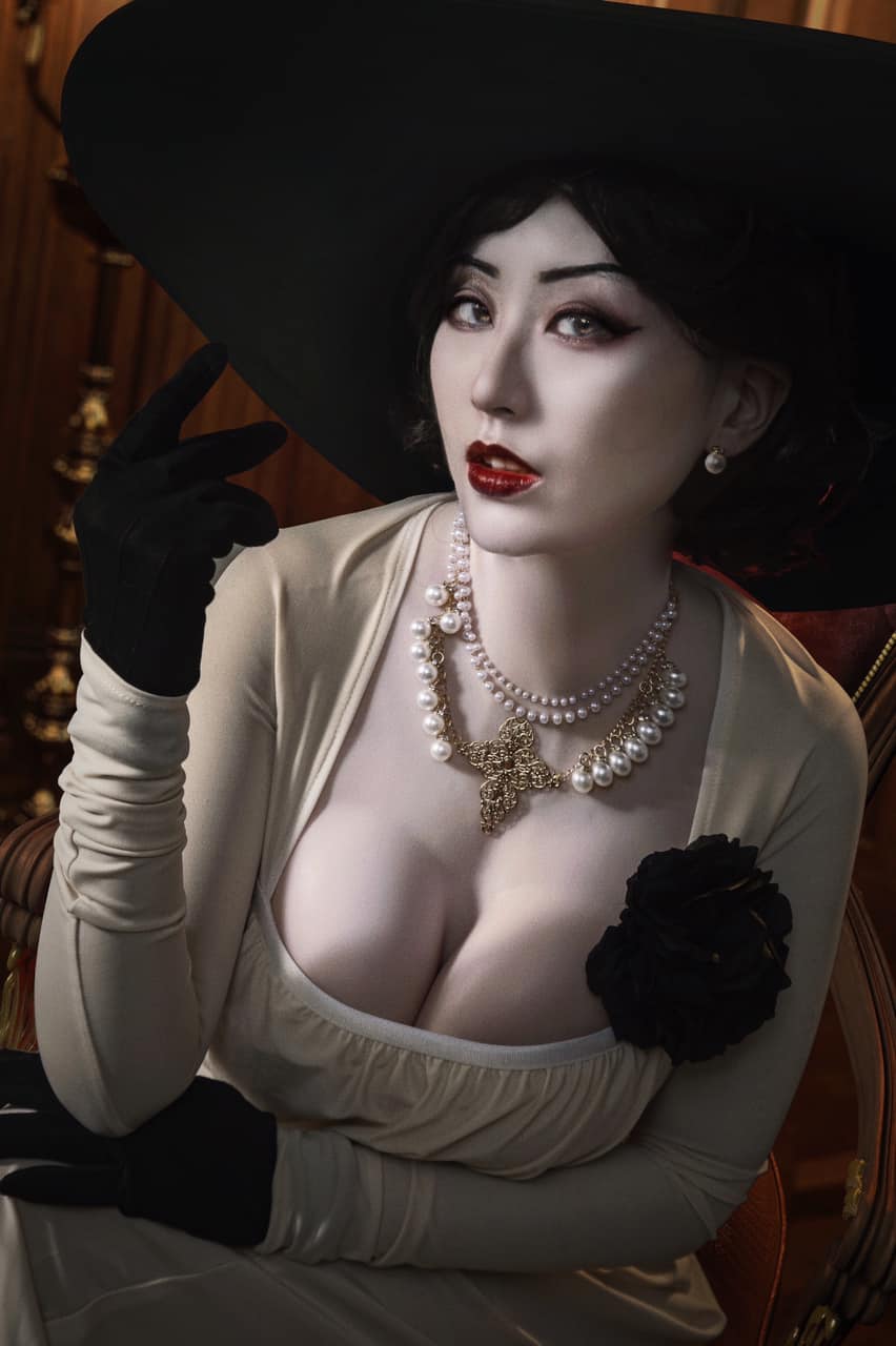 Larissa Rochefort Cosplay Collection 2021-erohere10.jpg