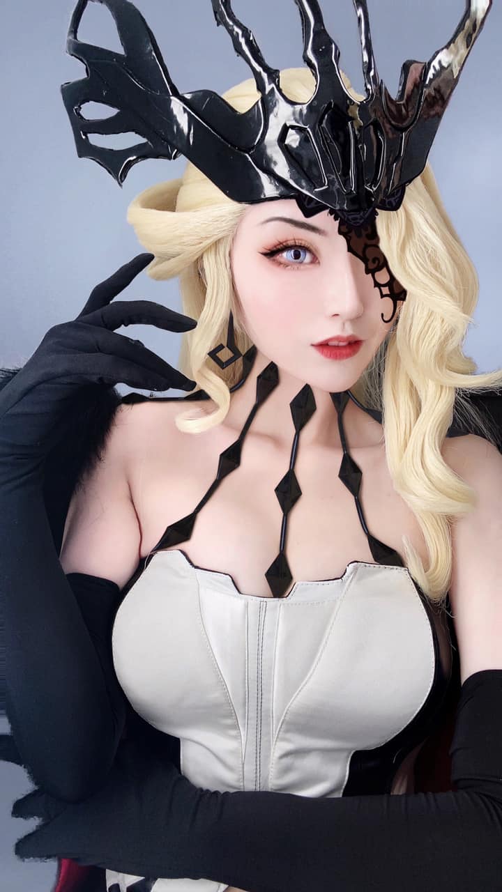 Larissa Rochefort Cosplay Collection 2021-erohere131.jpg