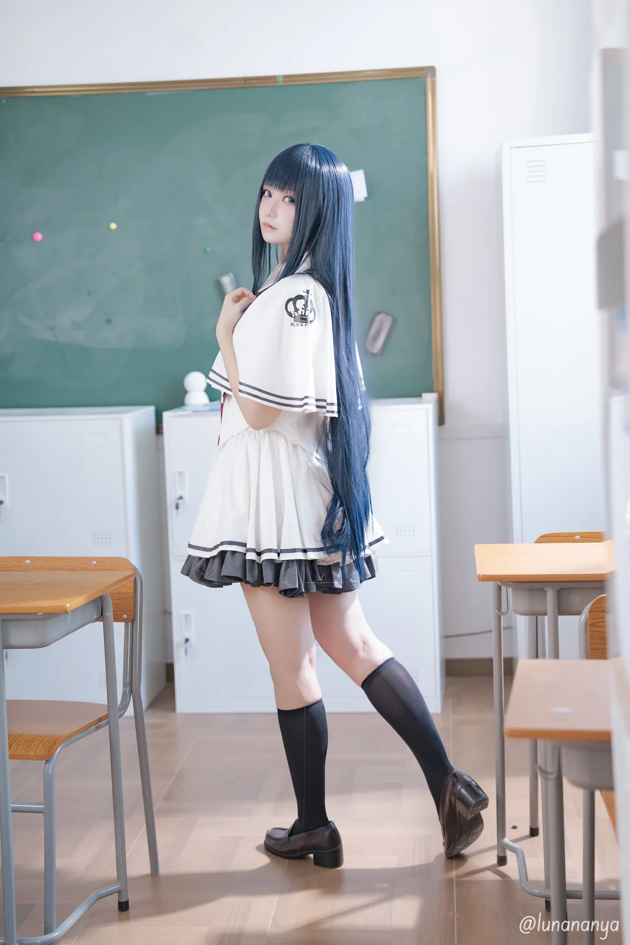 Lunananya - Takashima Zakuro-erohere3.webp