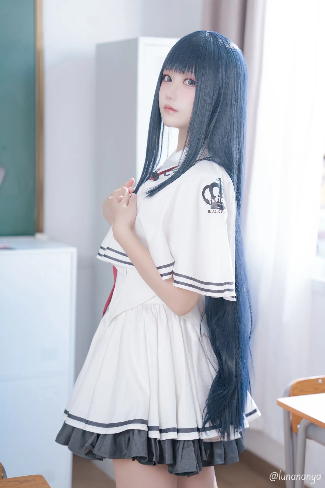 Lunananya - Takashima Zakuro-erohere4.webp