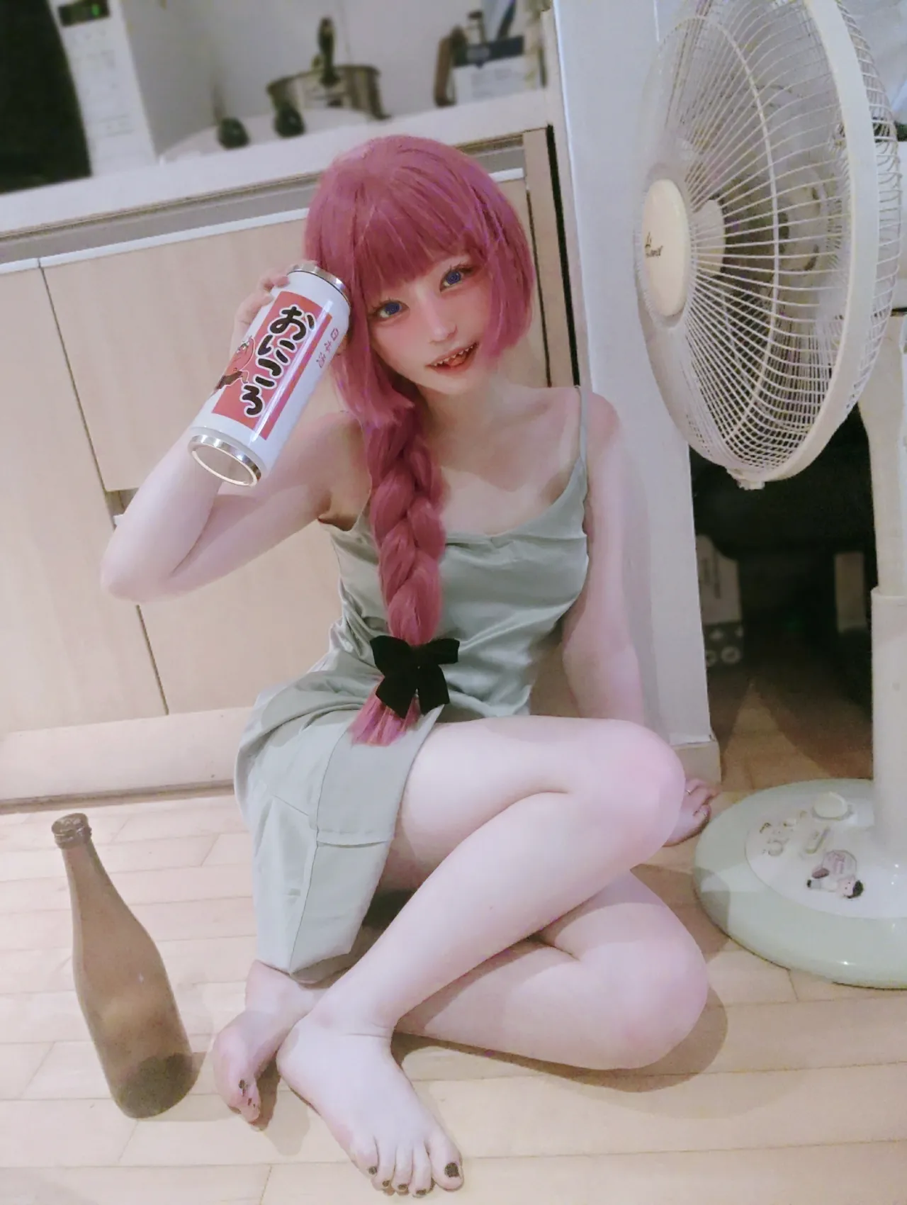 Min - Kikuri-erohere2.webp