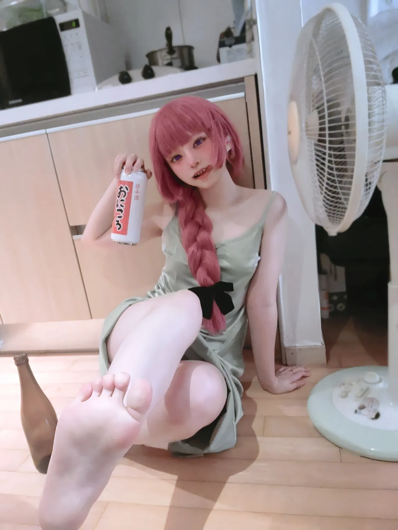 Min - Kikuri-erohere3.webp