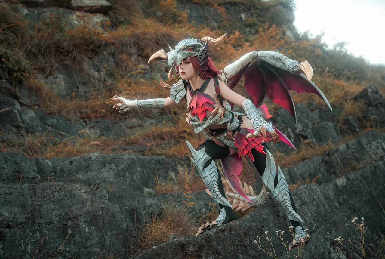 Nekokoyoshi (爆机少女喵小吉) cosplay Dawn Jue Silver Dragon - Monster Hunter Rise-erohere4.webp