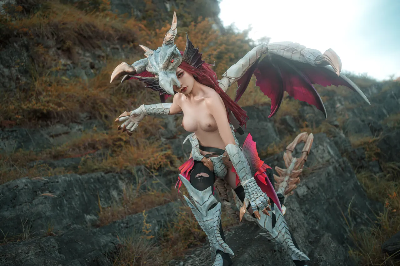 Nekokoyoshi (爆机少女喵小吉) cosplay Dawn Jue Silver Dragon - Monster Hunter Rise-erohere8.webp