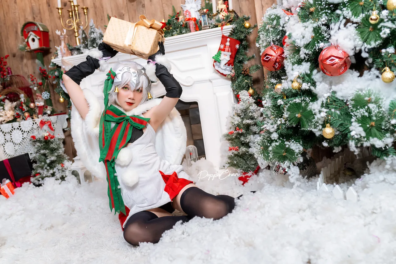 PoppaChan Jeanne D'arc Alter Santa Lily-erohere2.webp