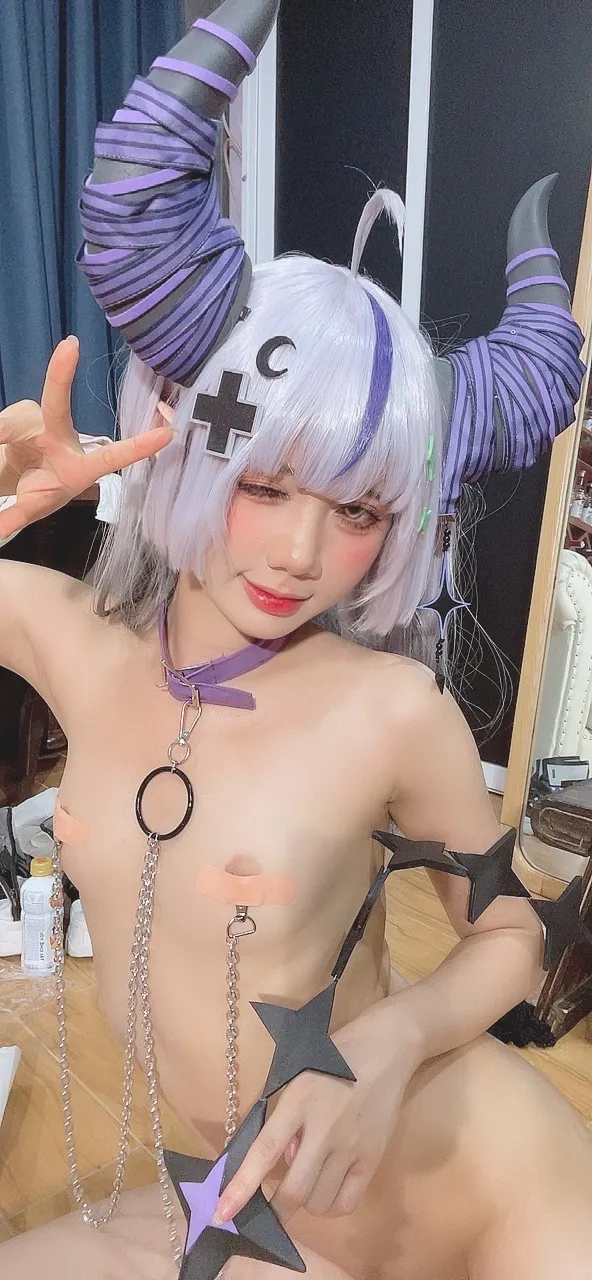 Poppachan - Laplus in new outfit-erohere101.webp