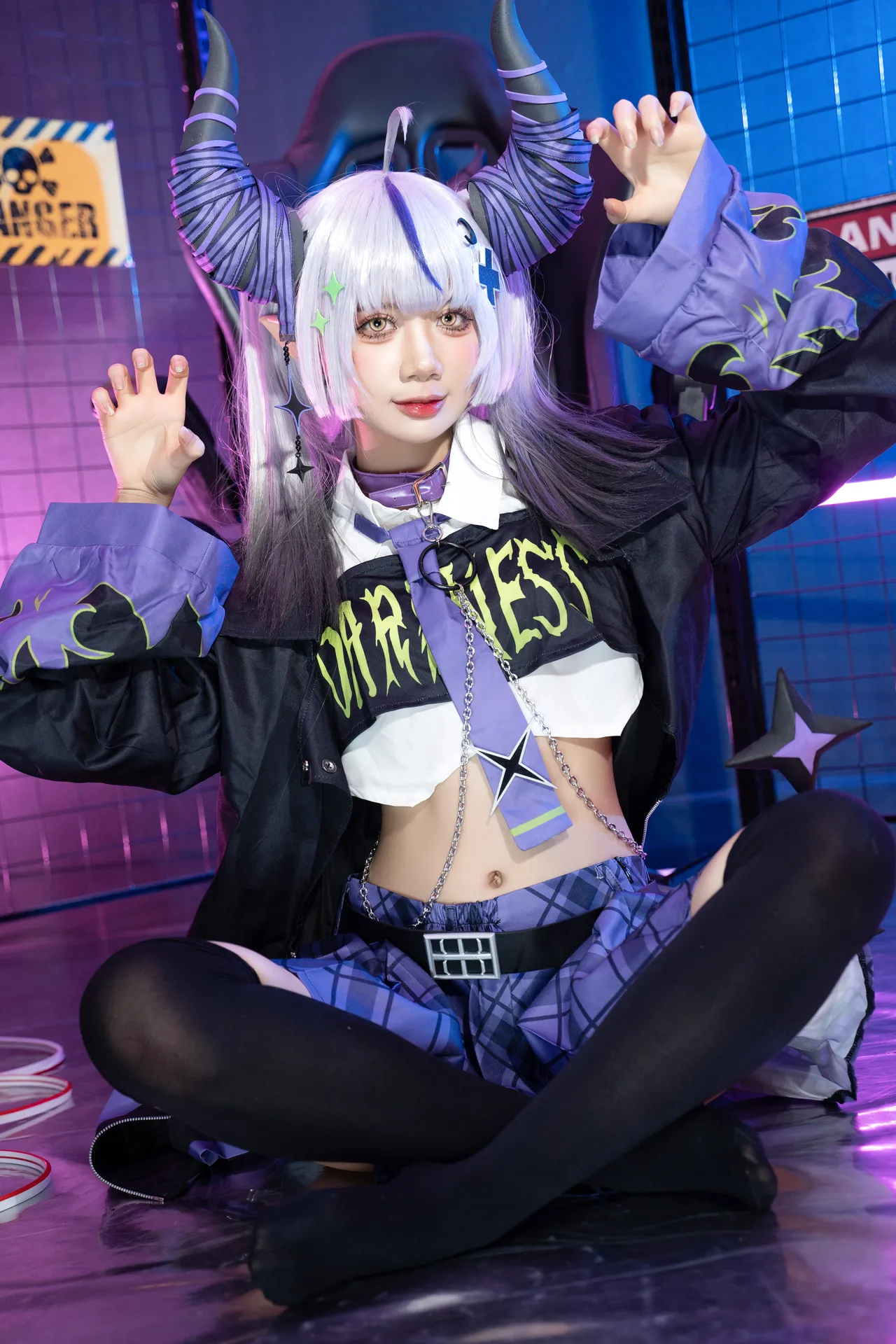 Poppachan - Laplus in new outfit-erohere3.webp