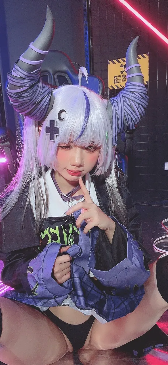 Poppachan - Laplus in new outfit-erohere56.webp