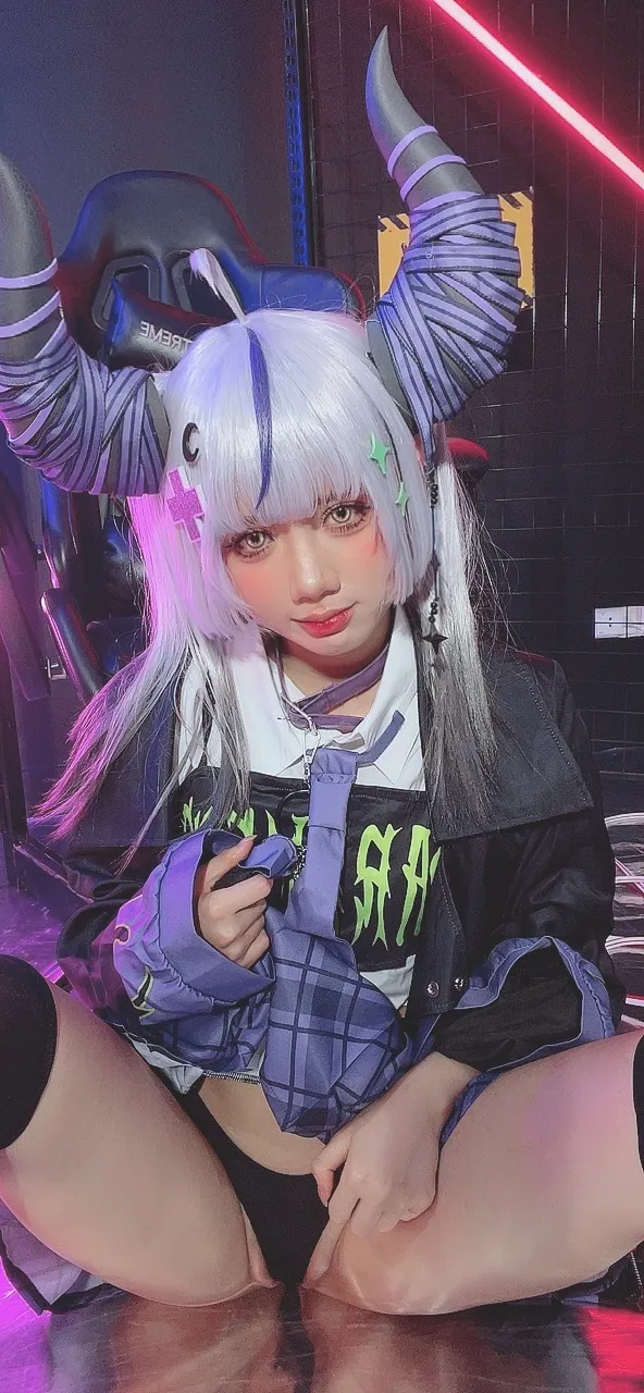 Poppachan - Laplus in new outfit-erohere57.webp