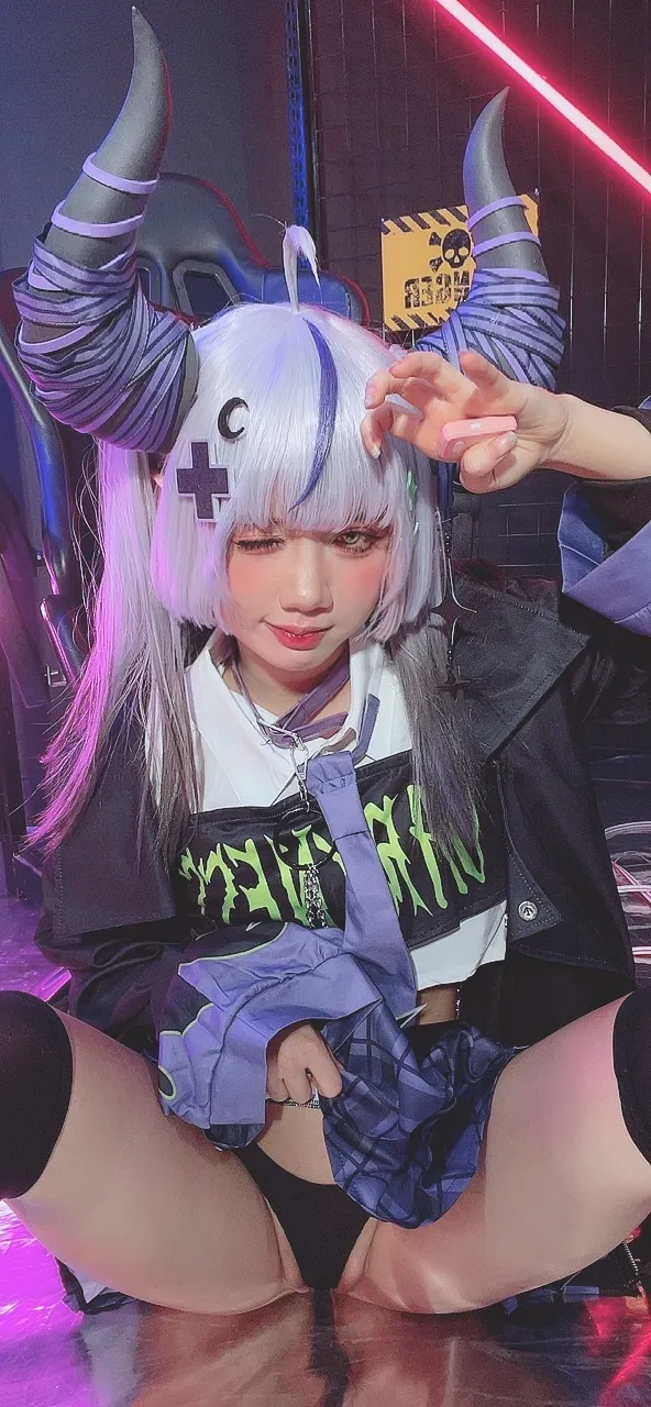 Poppachan - Laplus in new outfit-erohere58.webp
