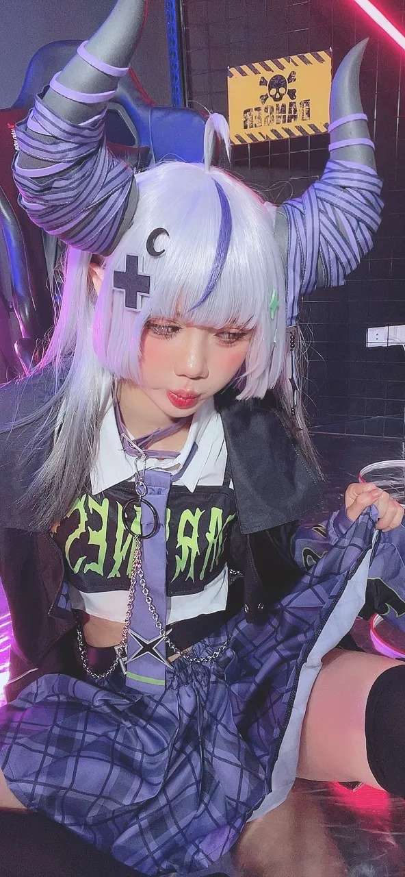 Poppachan - Laplus in new outfit-erohere78.webp
