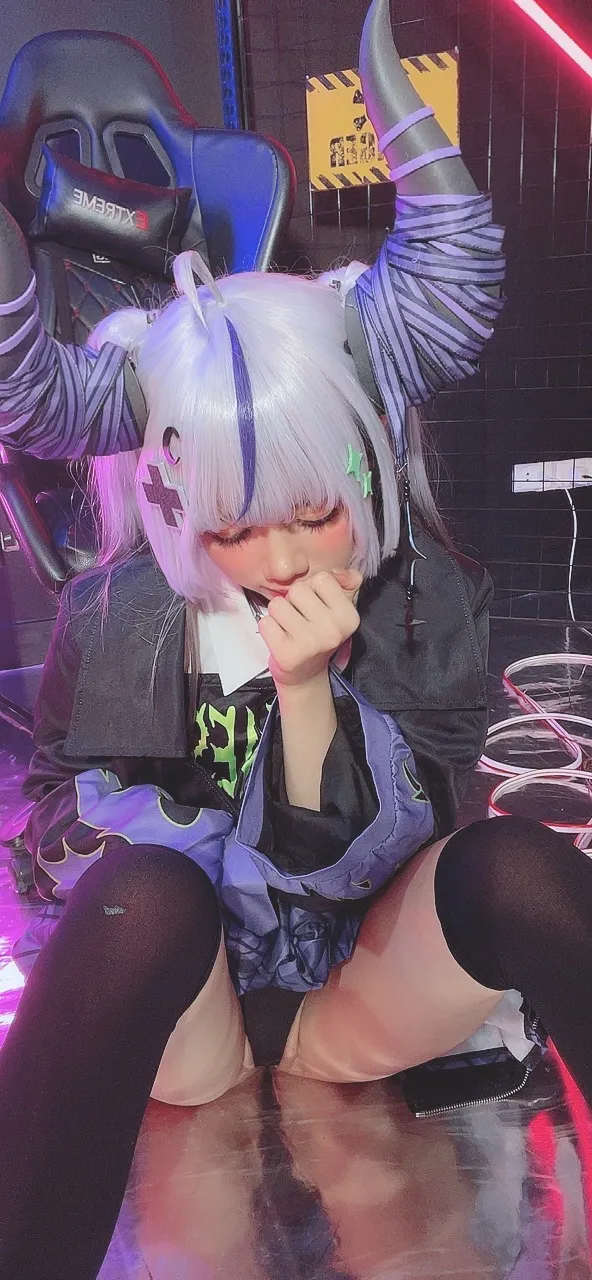 Poppachan - Laplus in new outfit-erohere82.webp