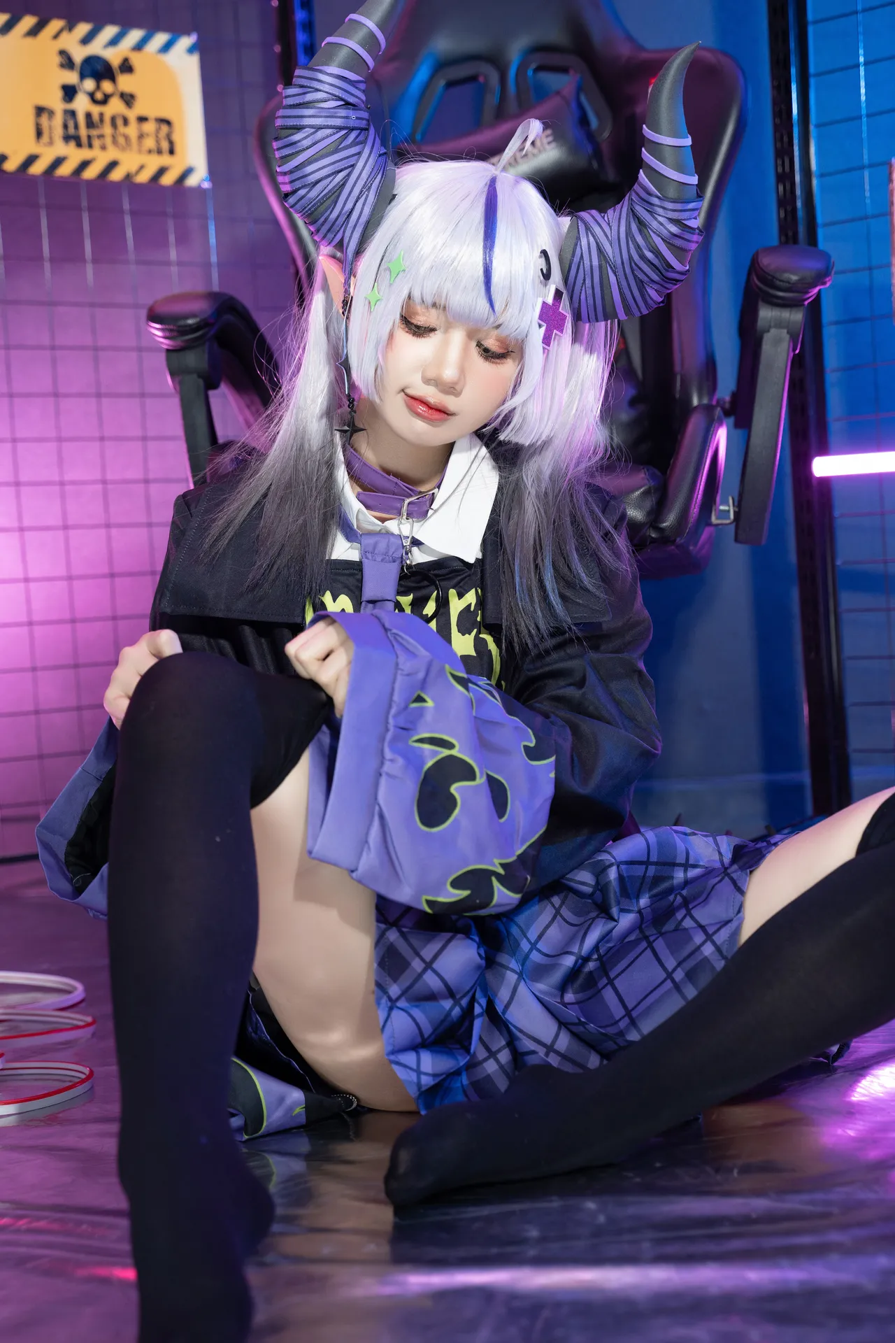 Poppachan - Laplus in new outfit-erohere9.webp