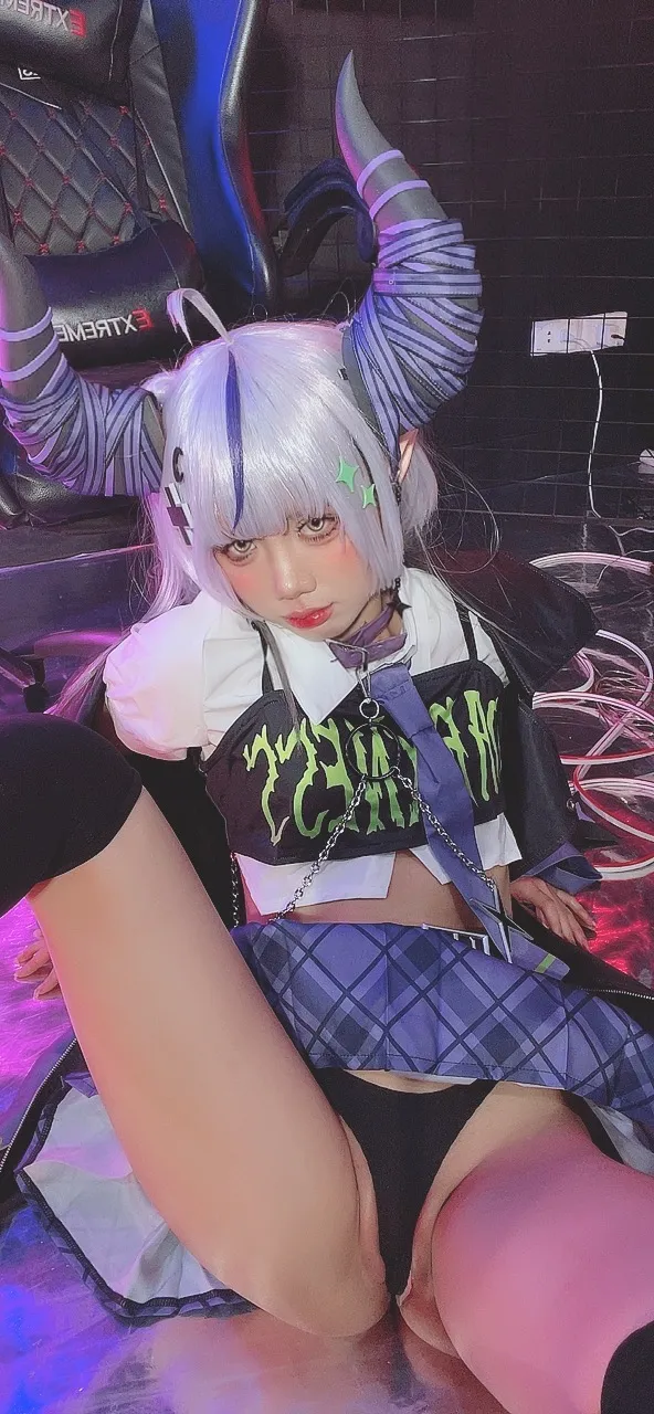 Poppachan - Laplus in new outfit-erohere92.webp