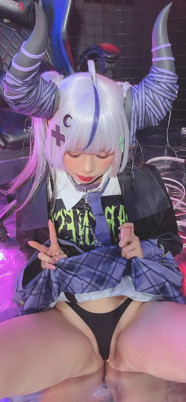 Poppachan - Laplus in new outfit-erohere96.webp