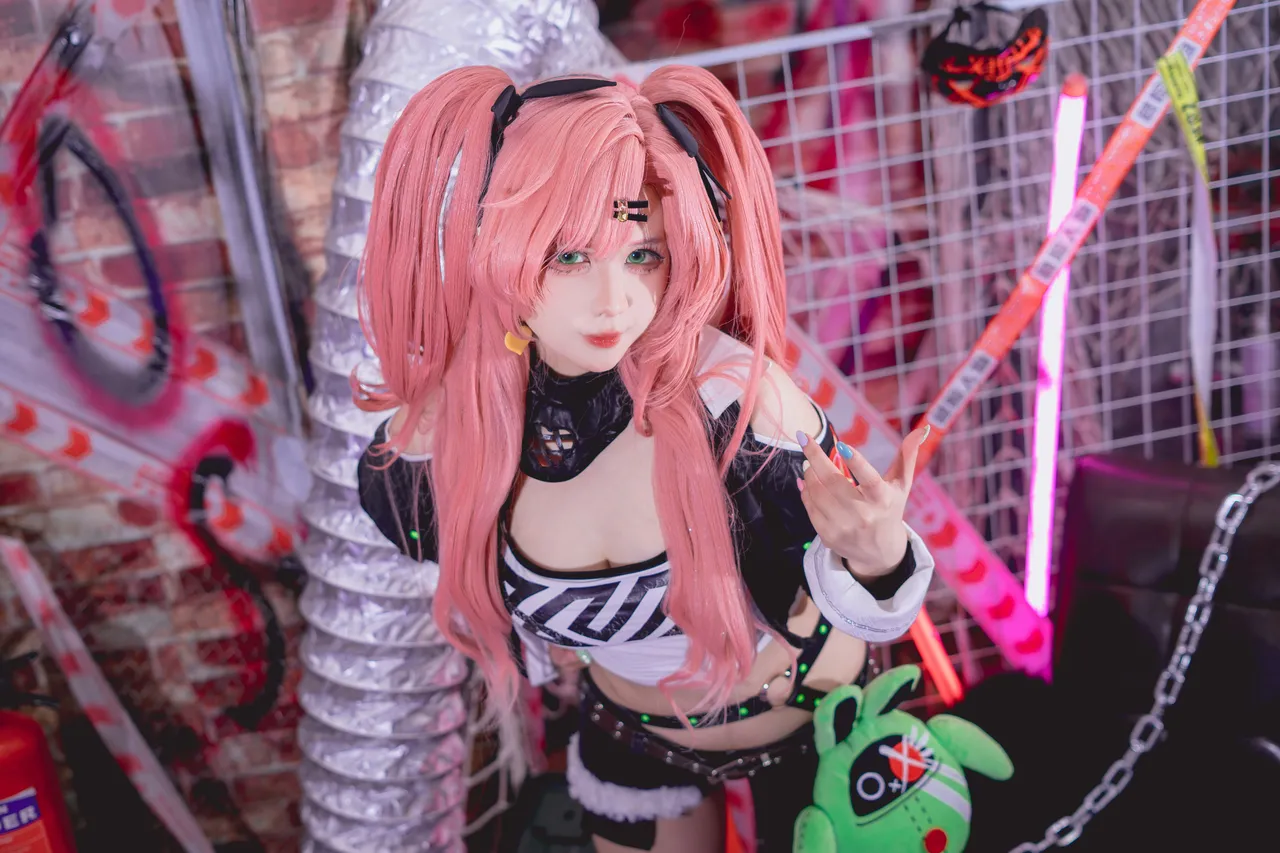 Pyon Lay - Nicole Demara-erohere7.webp