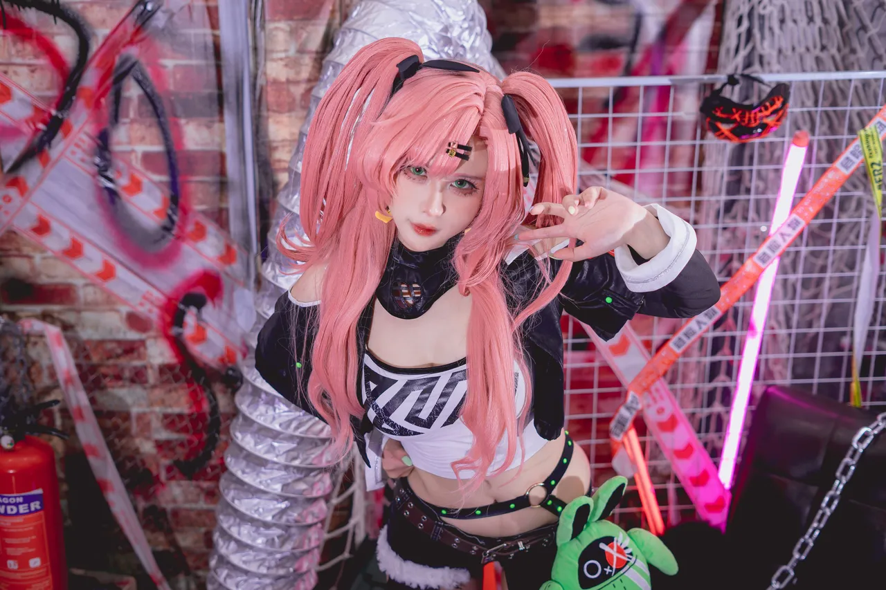 Pyon Lay - Nicole Demara-erohere8.webp