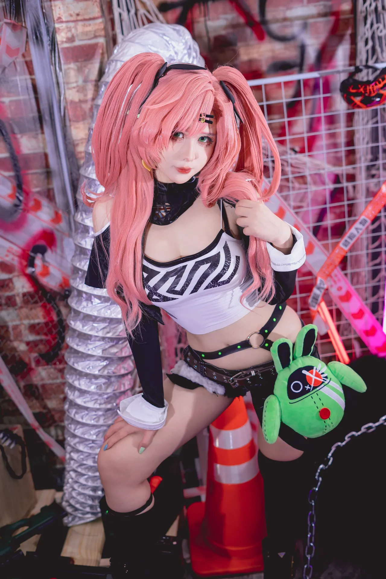 Pyon Lay - Nicole Demara-erohere9.webp